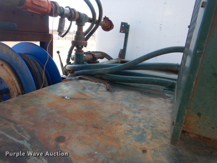 image for item GF9050 2010 Peterbilt 337 tank truck