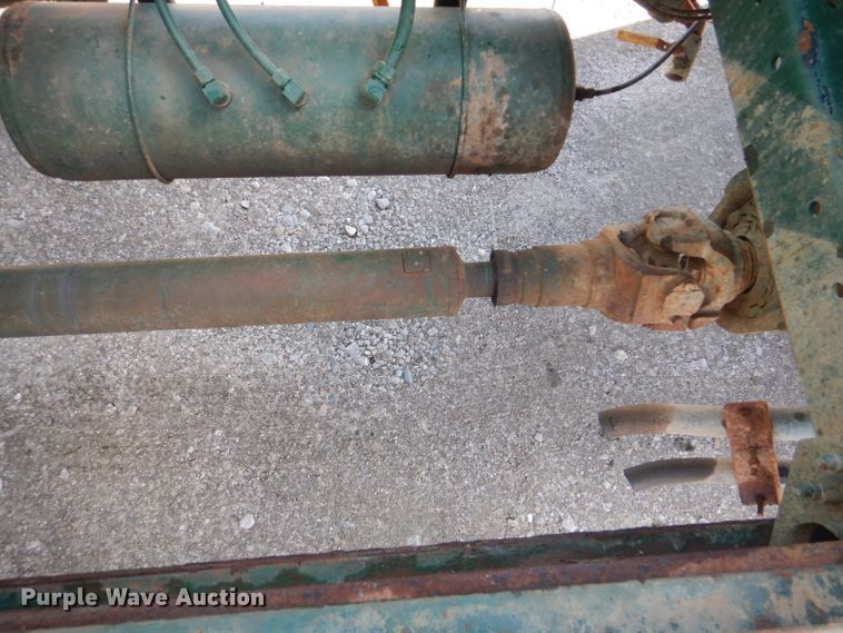 image for item GF9050 2010 Peterbilt 337 tank truck