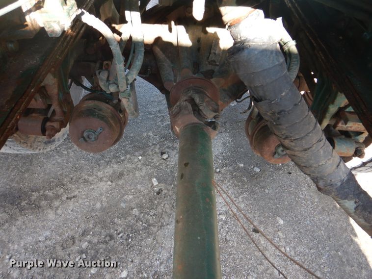 image for item GF9050 2010 Peterbilt 337 tank truck