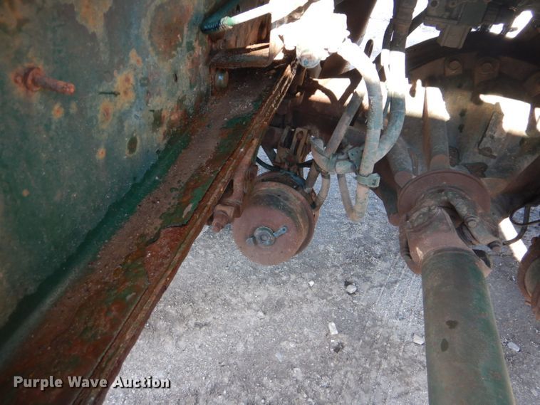 image for item GF9050 2010 Peterbilt 337 tank truck