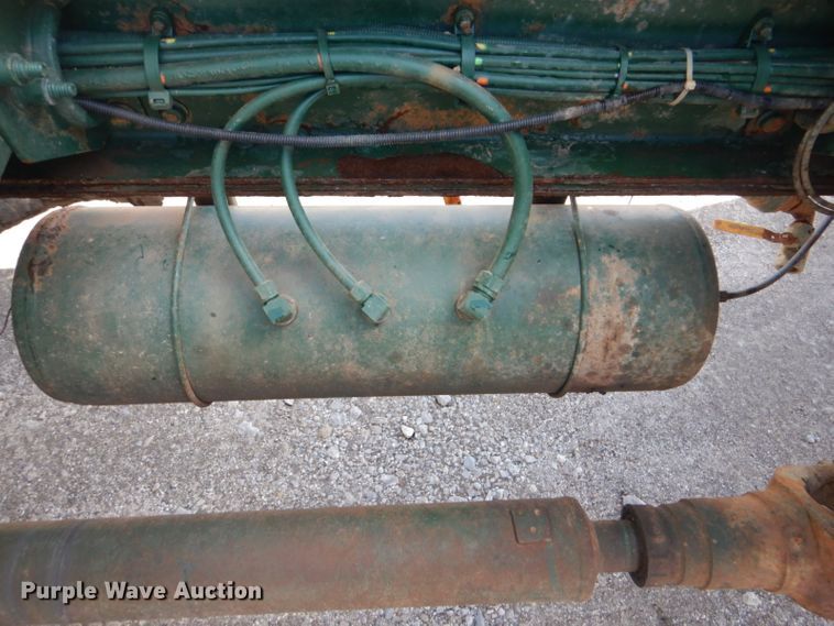 image for item GF9050 2010 Peterbilt 337 tank truck