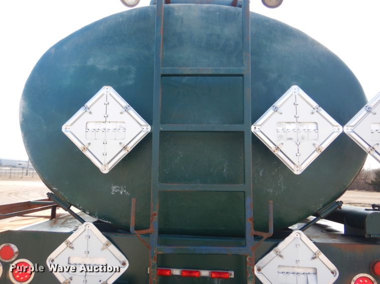 image for item GF9050 2010 Peterbilt 337 tank truck