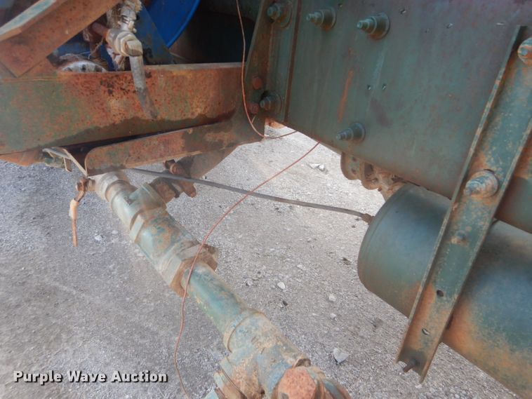 image for item GF9050 2010 Peterbilt 337 tank truck