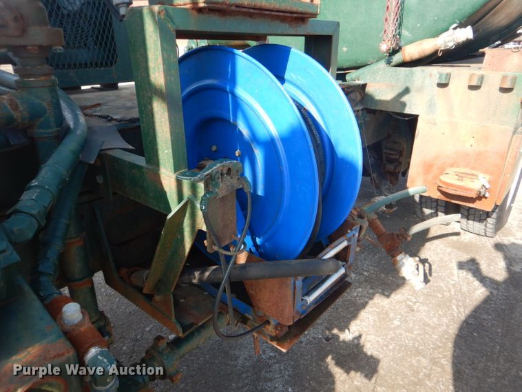 image for item GF9050 2010 Peterbilt 337 tank truck