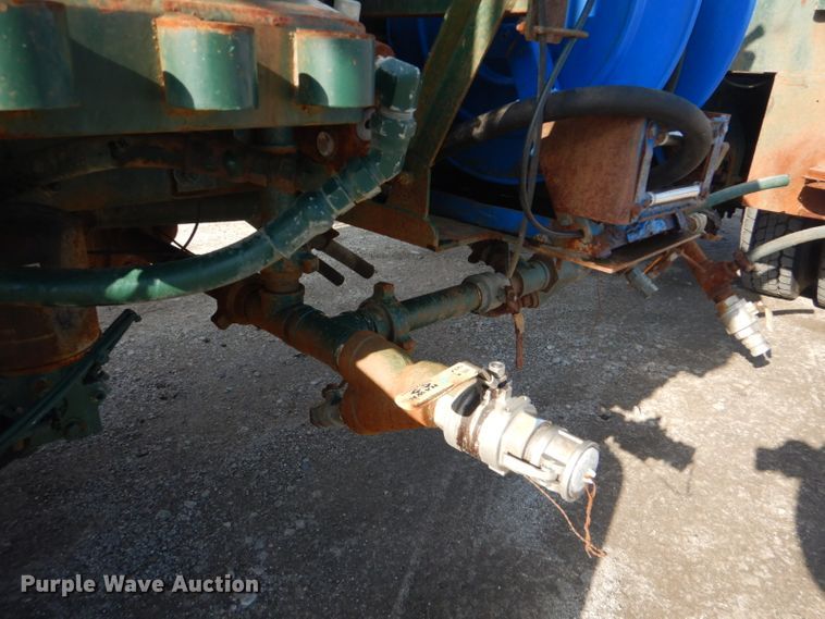 image for item GF9050 2010 Peterbilt 337 tank truck