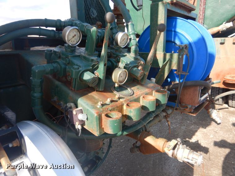 image for item GF9050 2010 Peterbilt 337 tank truck