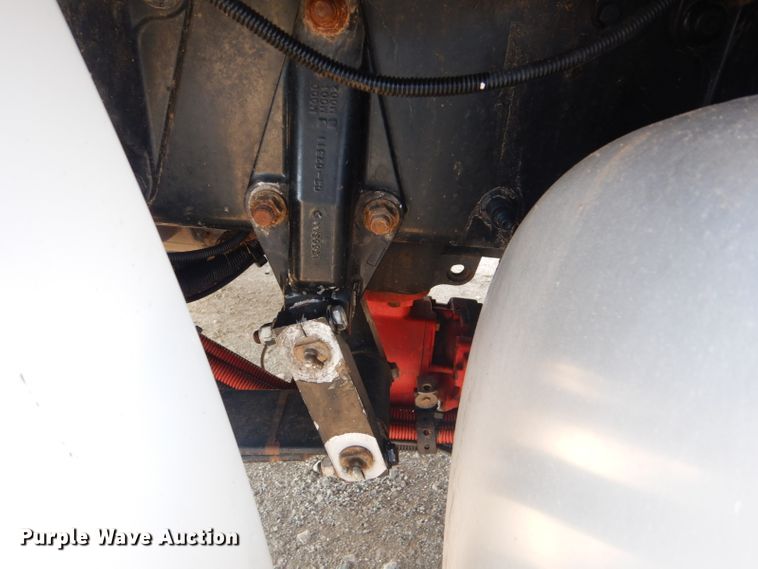 image for item GF9050 2010 Peterbilt 337 tank truck