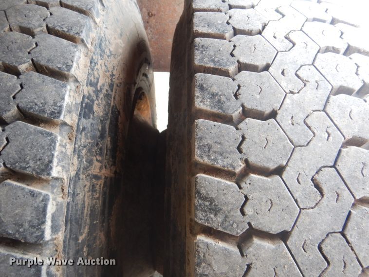 image for item GF9050 2010 Peterbilt 337 tank truck