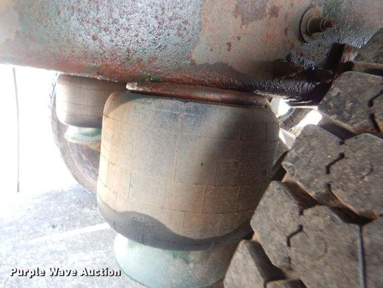 image for item GF9050 2010 Peterbilt 337 tank truck