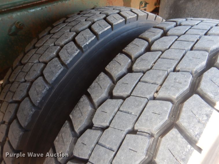 image for item GF9050 2010 Peterbilt 337 tank truck