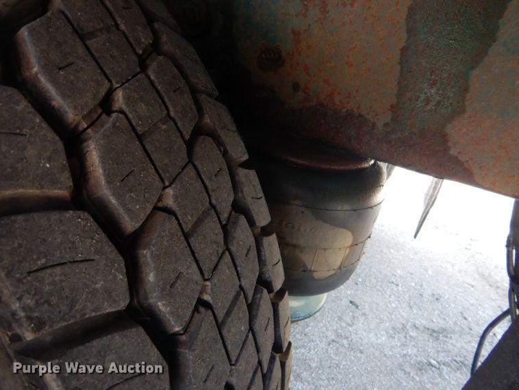 image for item GF9050 2010 Peterbilt 337 tank truck