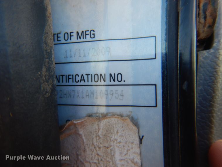 image for item GF9050 2010 Peterbilt 337 tank truck