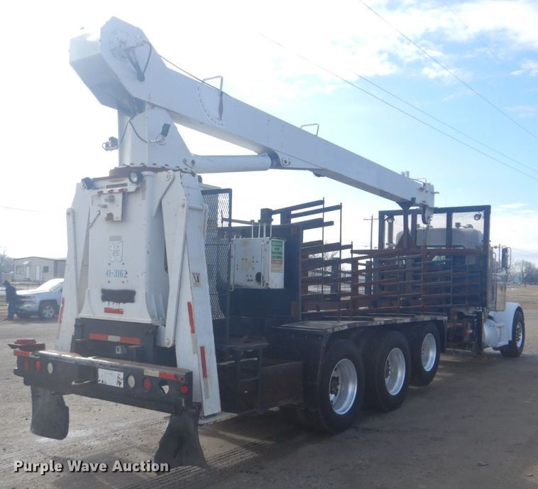 image for item GF9057 2004 Peterbilt 379 crane truck