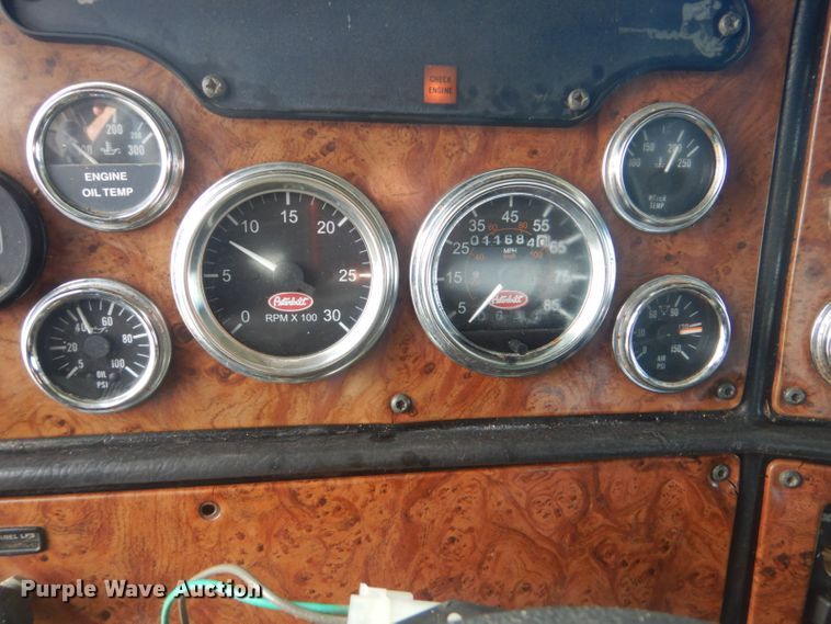 image for item GF9057 2004 Peterbilt 379 crane truck