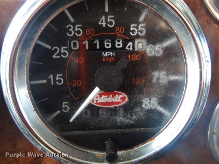 image for item GF9057 2004 Peterbilt 379 crane truck