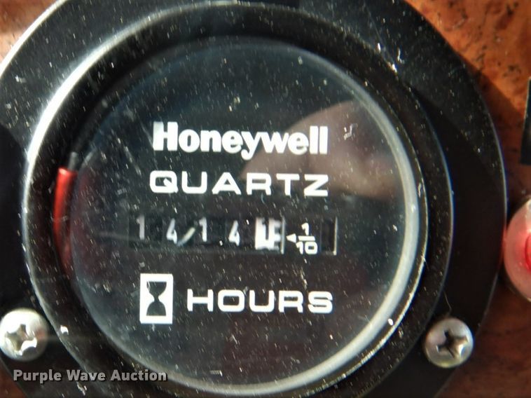 image for item GF9057 2004 Peterbilt 379 crane truck