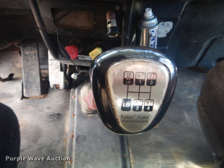 image for item GF9057 2004 Peterbilt 379 crane truck