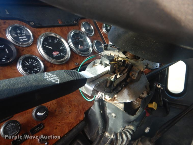 image for item GF9057 2004 Peterbilt 379 crane truck