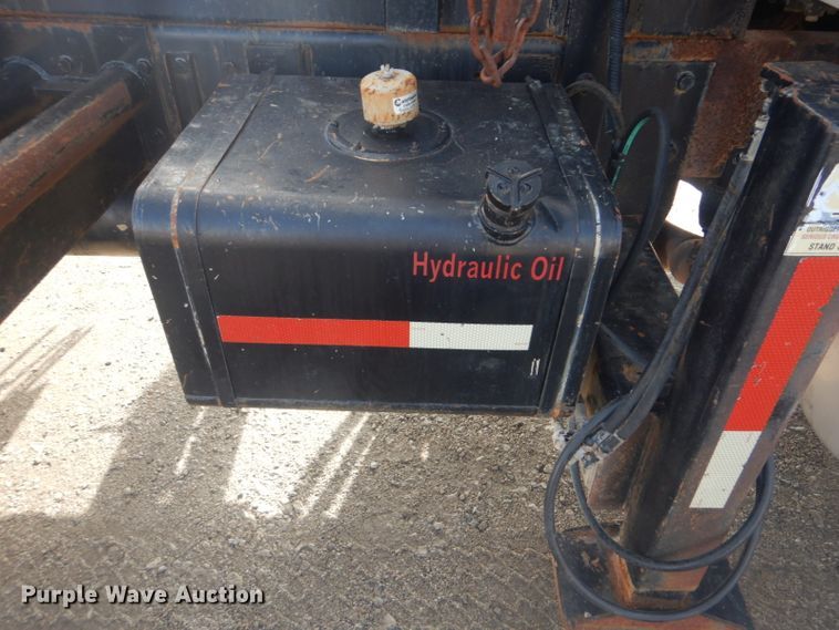 image for item GF9057 2004 Peterbilt 379 crane truck