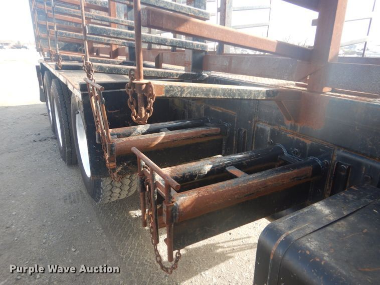 image for item GF9057 2004 Peterbilt 379 crane truck