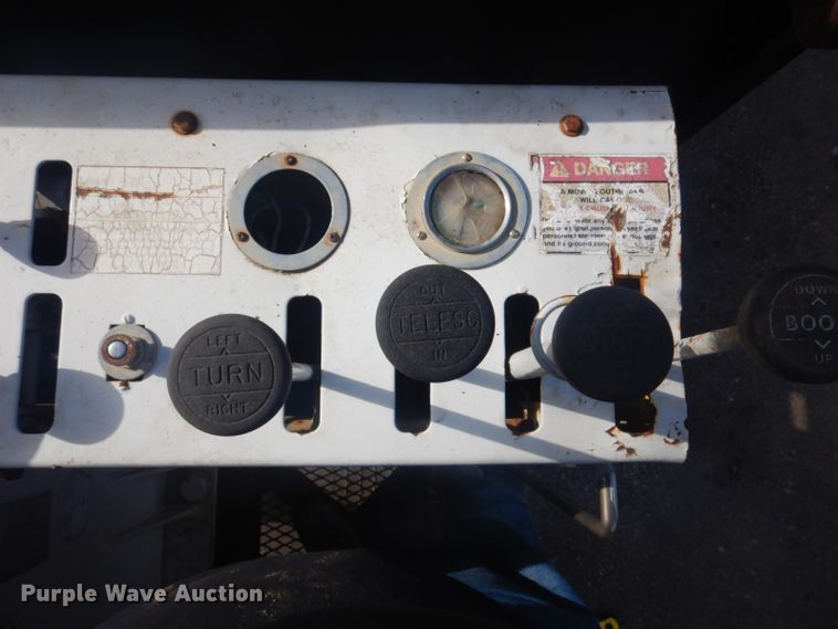 image for item GF9057 2004 Peterbilt 379 crane truck