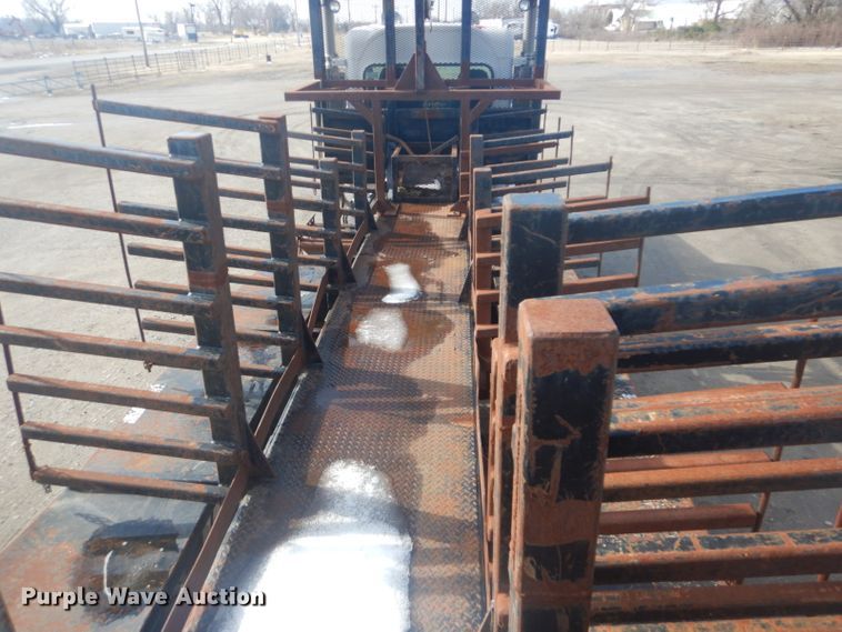 image for item GF9057 2004 Peterbilt 379 crane truck