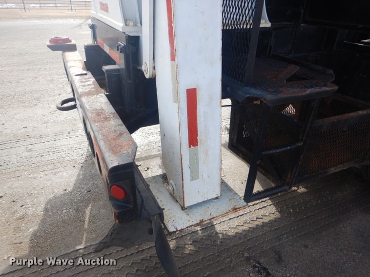 image for item GF9057 2004 Peterbilt 379 crane truck