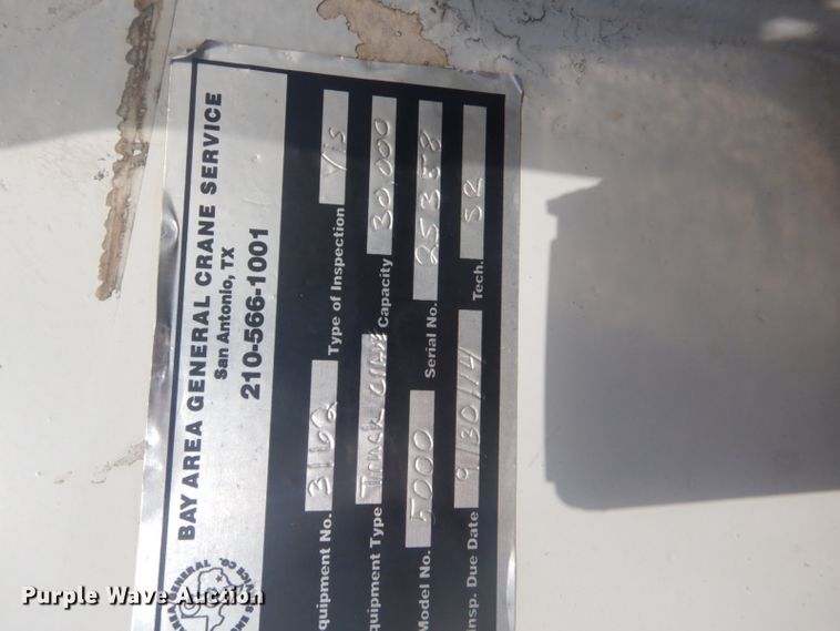 image for item GF9057 2004 Peterbilt 379 crane truck