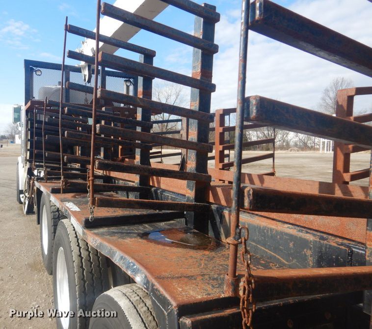 image for item GF9057 2004 Peterbilt 379 crane truck