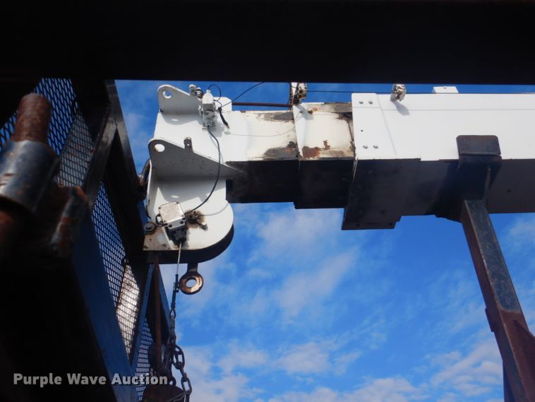 image for item GF9057 2004 Peterbilt 379 crane truck