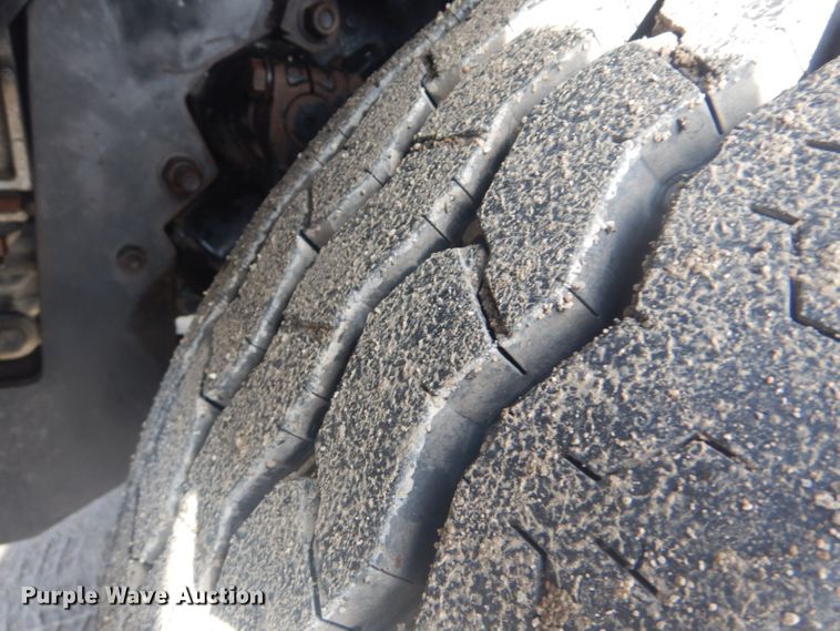 image for item GF9057 2004 Peterbilt 379 crane truck