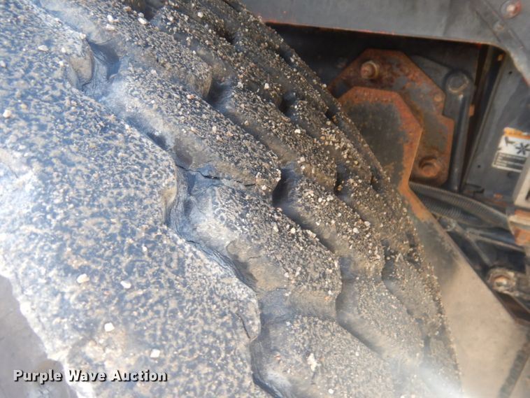 image for item GF9057 2004 Peterbilt 379 crane truck