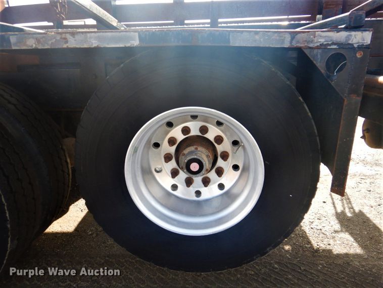 image for item GF9057 2004 Peterbilt 379 crane truck