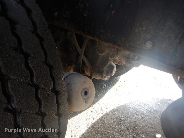 image for item GF9057 2004 Peterbilt 379 crane truck