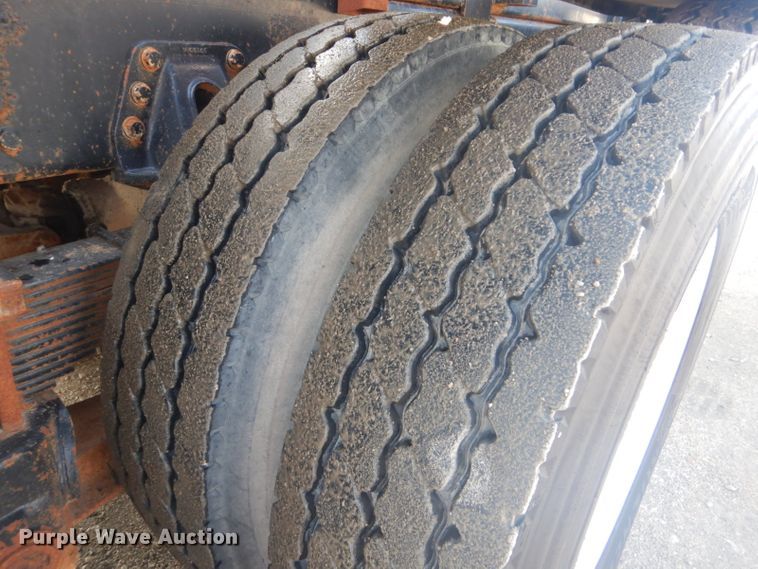 image for item GF9057 2004 Peterbilt 379 crane truck