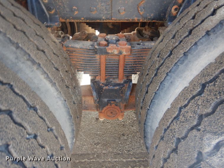 image for item GF9057 2004 Peterbilt 379 crane truck