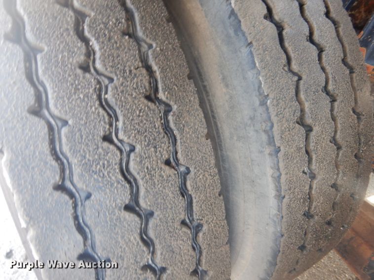 image for item GF9057 2004 Peterbilt 379 crane truck