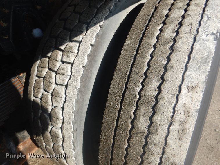 image for item GF9057 2004 Peterbilt 379 crane truck