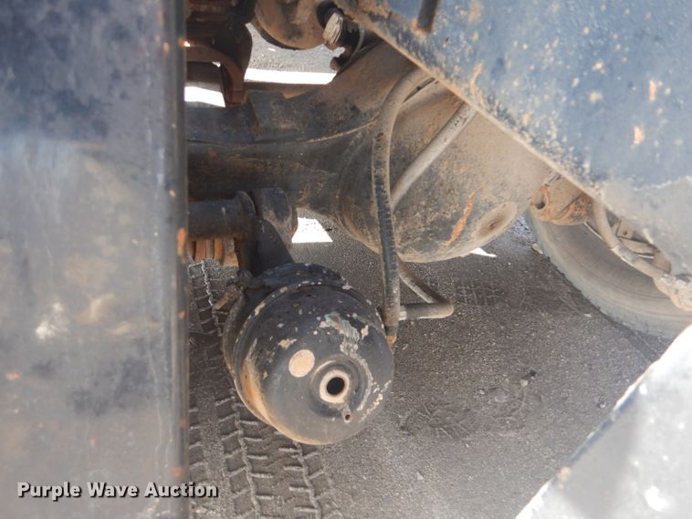 image for item GF9057 2004 Peterbilt 379 crane truck