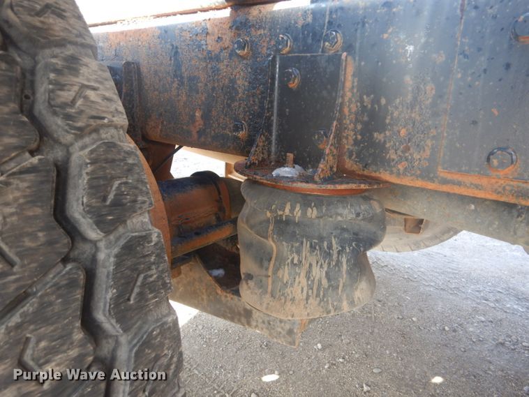 image for item GF9057 2004 Peterbilt 379 crane truck