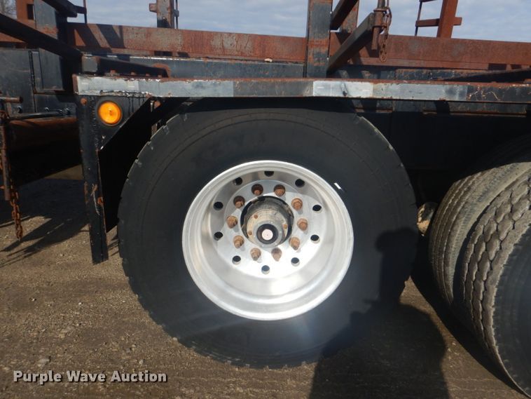 image for item GF9057 2004 Peterbilt 379 crane truck