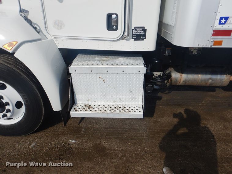 image for item GF9058 2011 Kenworth T370 box truck