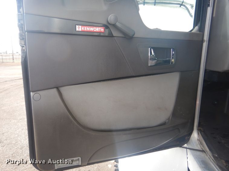 image for item GF9058 2011 Kenworth T370 box truck