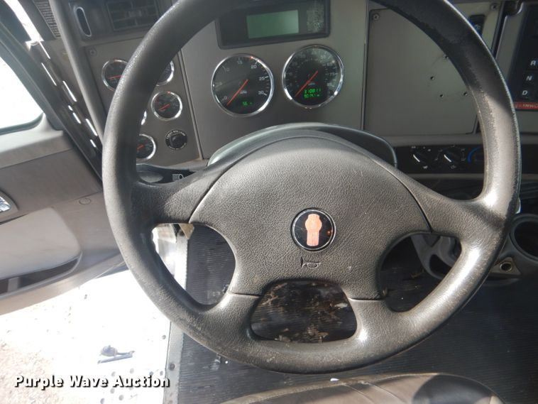 image for item GF9058 2011 Kenworth T370 box truck