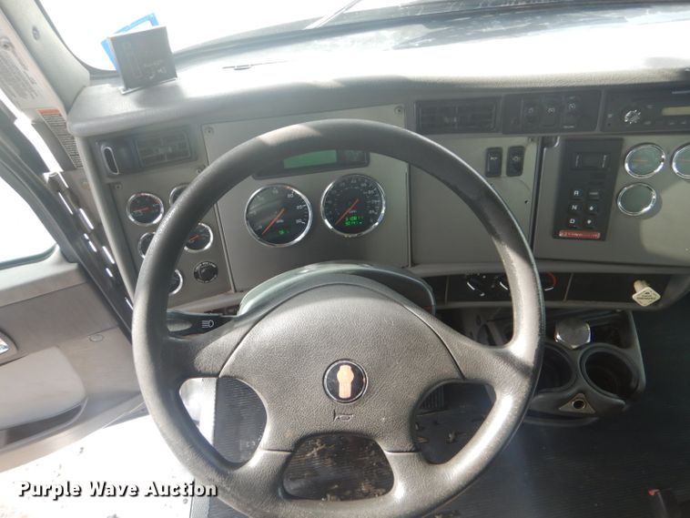 image for item GF9058 2011 Kenworth T370 box truck