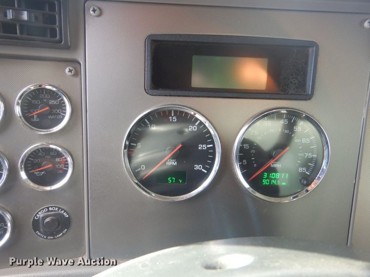 image for item GF9058 2011 Kenworth T370 box truck