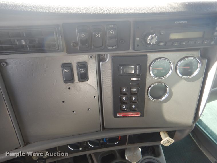 image for item GF9058 2011 Kenworth T370 box truck