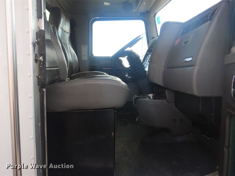 image for item GF9058 2011 Kenworth T370 box truck