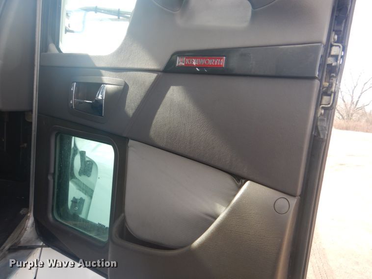 image for item GF9058 2011 Kenworth T370 box truck