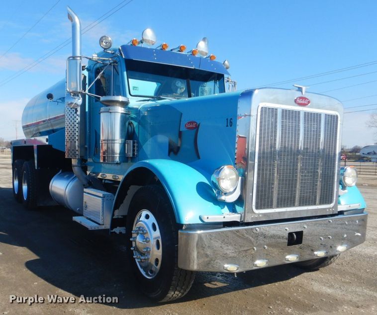 image for item GF9061 1992 Peterbilt 379 tank truck